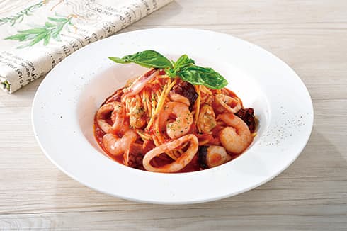 シーフードのトマトソースパスタ