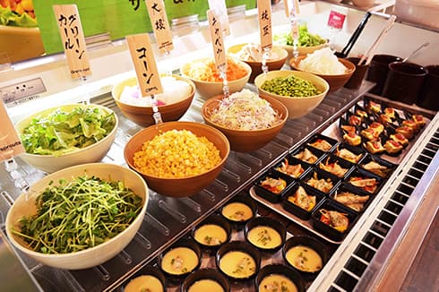 新鮮野菜で作った前菜&サラダバー