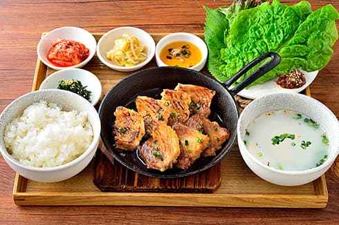 栄養バランスを考えたサムギョプサル韓定食