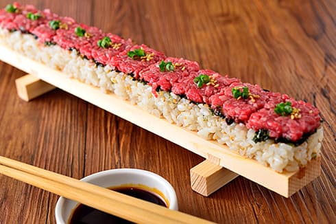 炙り和牛ユッケ寿司