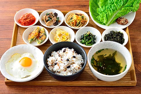 自分好みのおかずで作るセルフピビンパ「全州式ピビンパ」